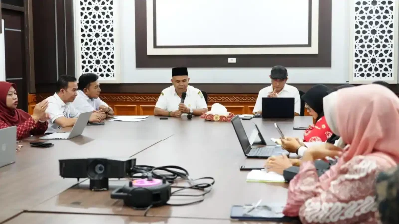 Buka Acara - FGD Mencari Solusi terhadap Rendahnya Nilai Bahasa Inggris Siswa-Siswi Aceh pada Tes Kompetensi Akademik (TKA) 2025 dilaksanakan di Oproom Dinas Pendidikan Aceh, Rabu (25/02/2026). FGD itu  dibuka oleh Plt Kadisdik Aceh, Murthalamuddin MSP.