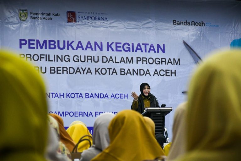 Wali Kota Banda Aceh Illiza Sa’aduddin Djamal membuka secara resmi program 