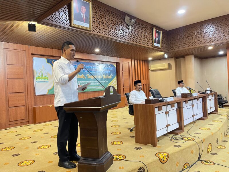 Sekretaris Daerah Aceh, M. Nasir, S.IP, MPA, memberi sambutan pada kegiatan pelepasan tim safari ramadhan pemerintah Aceh Tahun 1447 H di gedung serbaguna Setda Aceh,Jum'at (27/02/2026).