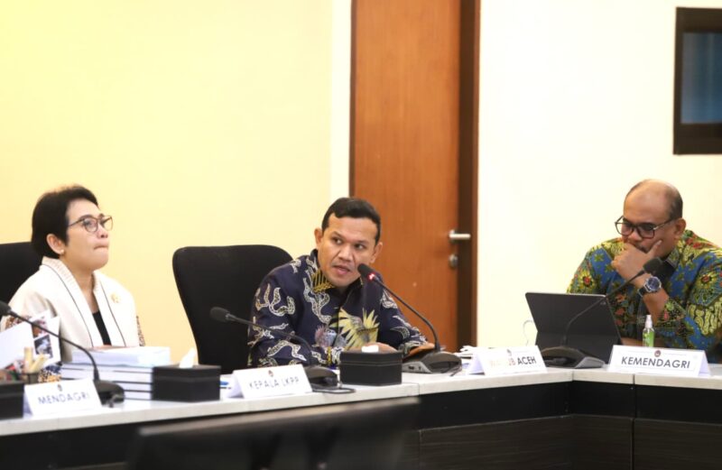 Wakil Gubernur Aceh, Fadhlullah, SE menghadiri Rapat Koordinasi Tingkat Menteri Satgas Rehabilitasi & Rekontruksi Pascabencana di Provinsi Aceh, Provinsi Sumatera Utara & Provinsi Sumatera Barat di Ruang Rapat Lantai 14, Gedung Kemenko PMK, Jakarta Pusat, Jum'at, 27 Februari 2026
Turut hadir dalam Rakor MenkoPolhukam, Menko Infrastruktur, Menko PMK, Menko Pembangunan Masyarakat, Mendagri, Menteri Bappenas.