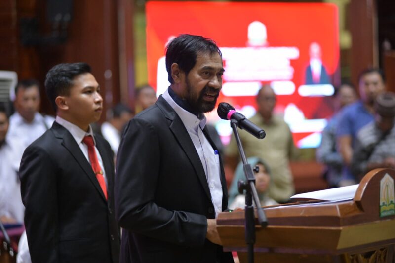 Gubernur Aceh, Muzakir Manaf melaksanakan pengambilan sumpah dan melantik pejabat pimpinan tinggi pratama Eselon II dilingkungan Pemerintah Aceh, Banda Aceh, Anjong Monmata, Jumat, (27/02/2026).