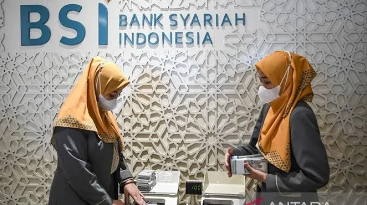Ilustrasi petugas customer service Bank Syariah Indonesia.