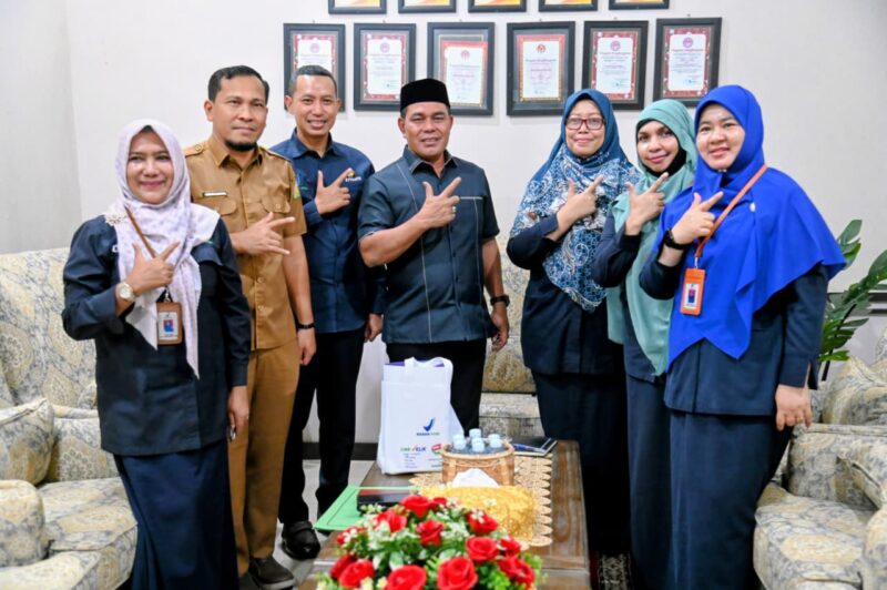 Bupati Aceh Besar, H Muharram Idris menerima Audiensi dengan Balai Besar POM Banda Aceh di Gedung Dekranasda, Gampong Gani, Kecamatan Ingin Jaya, Aceh Besar, Senin (02/03/2026).