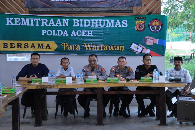 Polda Aceh melalui Bidhumas menggelar kegiatan buka puasa bersama ratusan awak media di MZ Coffee, Banda Aceh, Kamis (05/03/2026) . Foto: Humas Polda Aceh.