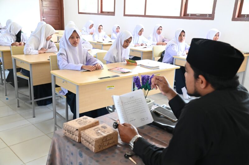 Para pelajar SMP di Aceh Besar mengikuti Program Beut Kitab Bak Sikula yang digagas Bupati dan Wabup Aceh Besar, tahun 2025 lalu.