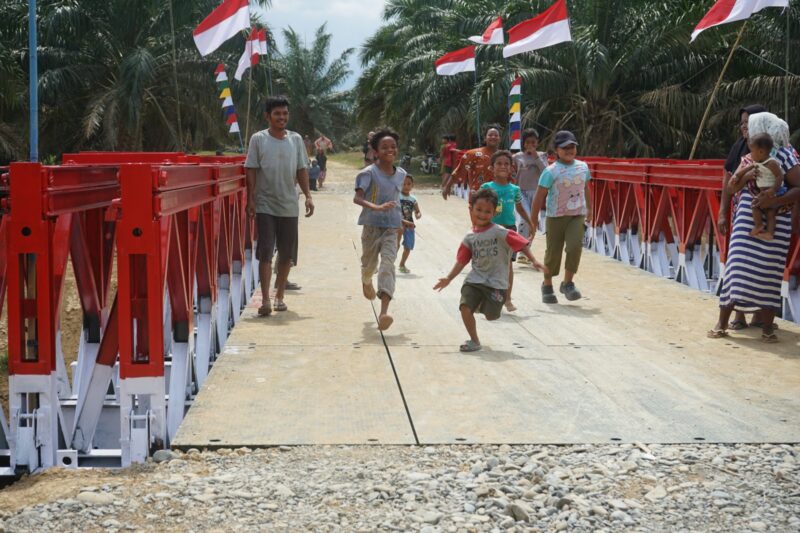TNI AD melalui program Jembatan Garuda membangun 35 unit Jembatan Bailey di berbagai kabupaten di Aceh guna mempercepat pemulihan infrastruktur pascabencana serta memperkuat konektivitas antarwilayah. (Foto: Ist)