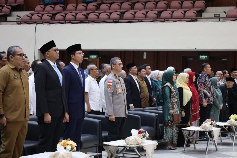 Perwakilan Polda Aceh menghadiri pelantikan Rektor Universitas Syiah Kuala (USK) Prof. Dr. Mirza Tabrani, S.E., M.B.A., D.B.A., periode 2026–2031 di Gedung AAC Dayan Dawood, Banda Aceh, Senin (09/03/2026). Foto: dokumen ist