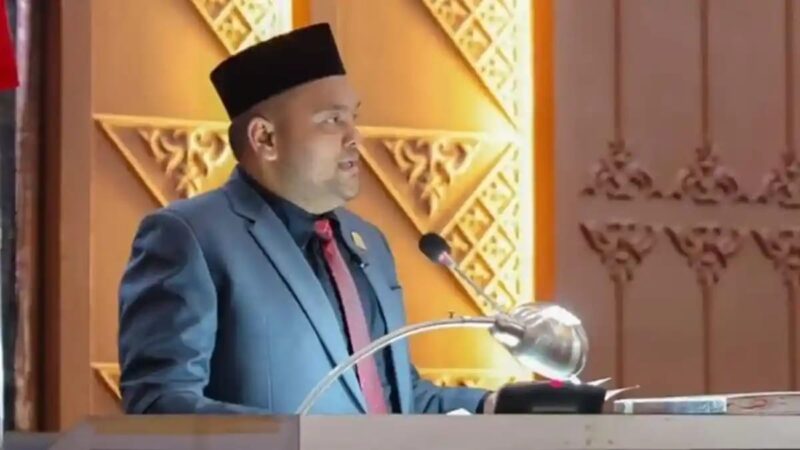 Ketua Badan Legislasi DPRA, Irfansyah, menyampaikan laporan Program Legislasi Aceh (Prolega) 2026 dalam rapat paripurna DPRA di Banda Aceh, Kamis (12/03/2026).
