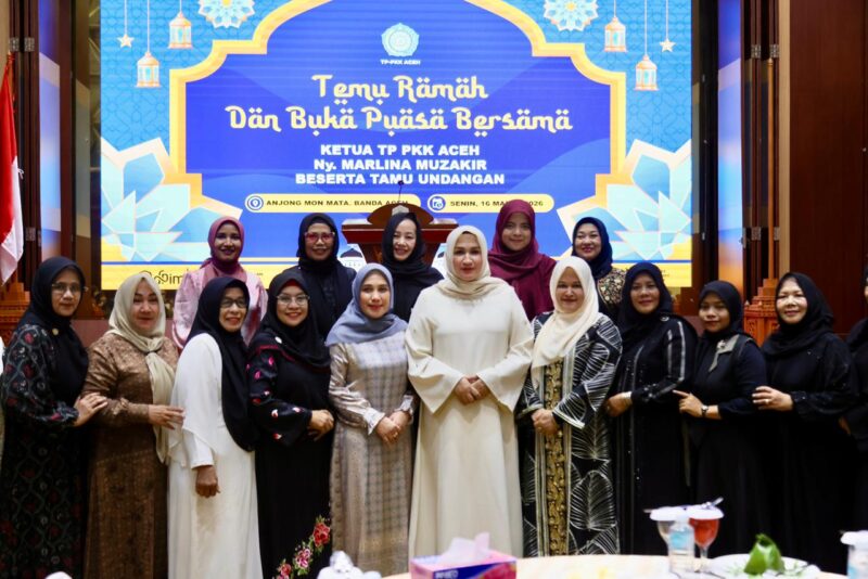 Ketua TP PKK Aceh Marlina Muzakir, didampingi ketua staf Ahli TP-PKK Aceh Mukarramah Fadhlullah serta Ketua DWP Aceh Malahayati M.Nasir beserta jajaran menggelar silaturrahmi dan buka puasa bersama dengan lintas organisasi kewanitaan se-Aceh, di Anjong Mon Mata komplek Meuligoe Gubernur Aceh, Senin (16/03/2026) sore.
