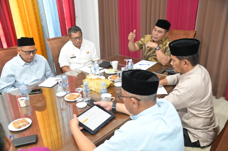Bupati Aceh Besar, H Muharram Idris pimpin Rapat Koordinasi Usul Kebutuhan Formasi ASN Tahun 2026 di Gedung Dekrasda, Gampong Gani, Kecamatan Ingin Jaya, Aceh Besar, Jumat (27/03/2026).