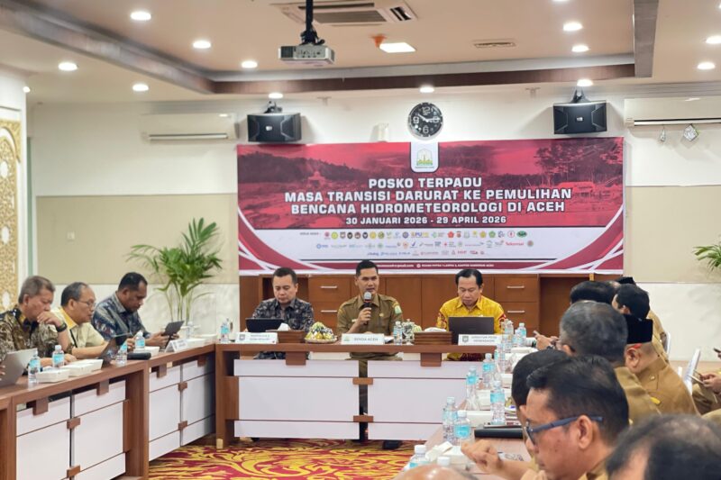 Sekda Aceh Muhammad Nasir bersama tim Itjen Kemendagri menggelar rapat monitoring dan evaluasi penggunaan tambahan anggaran Transfer ke Daerah (TKD) 2026 bersama beberpa Kepala SKPA di Kantor Gubernur Aceh, Senin (30/03/2026).