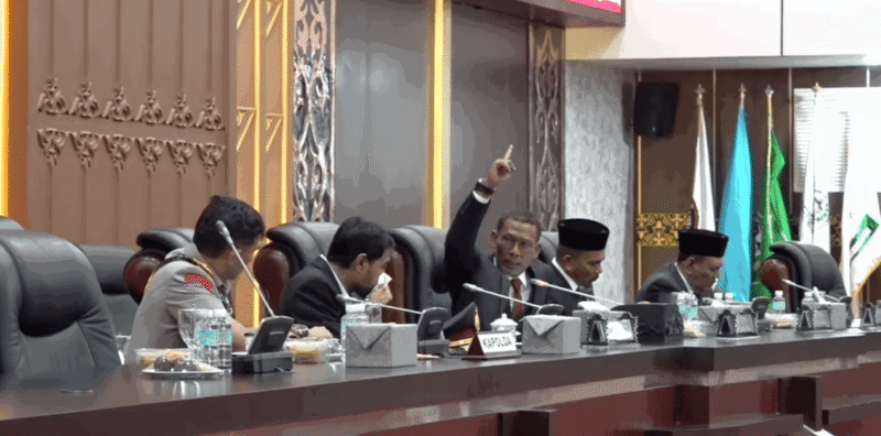 Ketua DPRA, Zulfadhli AMd atau akrab disapa Abang Samalanga, mengingatkan Kapolda Aceh, Marzuki Ali Basyah, bahwa Pokir menjadi tanggungjawab penuh dinas atau instansi terkait setelah keluar Dokumen Pelaksanaan Anggaran (DPA). Hal ini disampaikan dalam rapat paripurna DPRA tahun 2026 tentang LKPJ Gubernur Aceh tahun anggaran 2025 dan pembentukan Pansus LKPJ Gubernur Aceh tahun anggaran 2025 di Gedung DPRA, Banda Aceh, Senin (06/04/2026).