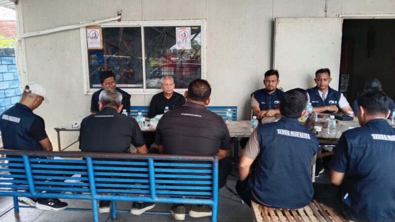 Plt Dirut PDAM Tirta Mountala bersama jajaran melakukan launching Posko Penertiban Tunggakan dan Sambungan Liar, yang bertempat di Kantor PDAM Tirta Mountala cabang Darul Imarah, Gampong Lambheu, Rabu (01/04/2026).