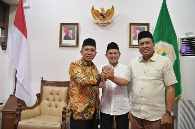 Wagub Aceh, Fadhlullah memediasi perselisihan Bupati dan Wakil Bupati Pidie Jaya, Sibral Malasyi dan Hasan Basri, hingga berujung damai. Kedua pimpinan Pijay ini akhirnya berangkulan usai mencapai kesepakatan, dalam pertemuan yang berlangsung pada Kamis malam (02/04/2026).