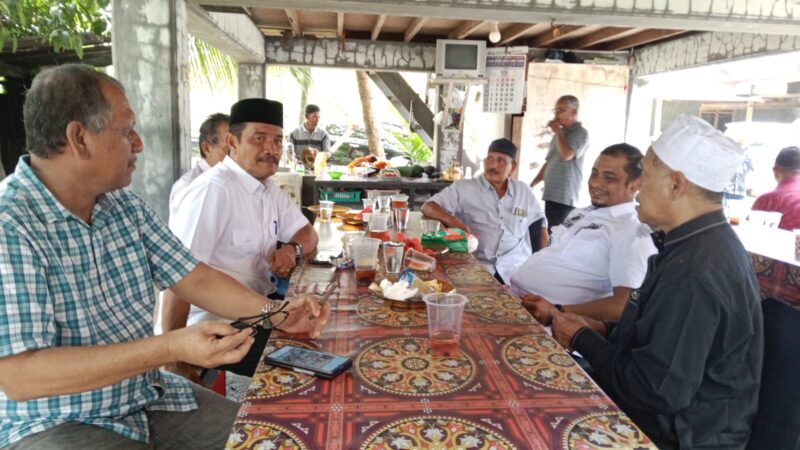 Wakil Bupati Aceh Besar, Syukri A Jalil saat menghadiri halal bihalal di Balai Pengajian Arba'in Gampong Lamsayun Kecamatan Ingin Jaya, pada Rabu (08/04/2026).