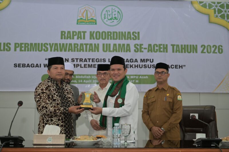 Wakil Gubernur Aceh, Fadlullah, SE membuka Rapat Koordinasi Majelis Permusyawaratan Ulama (MPU) Se AcehTahun 2026 dj Aula MPU Aceh, Aceh Besar (14/04/2026).