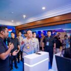 Wakapolri Dedi Prasetyo meninjau langsung demonstrasi layanan digital Laporan Polisi (LP) online melalui Super App Polri saat Rapat Koordinasi Komite TIK Polri Tahun Anggaran 2026 di Jakarta Utara, Selasa (14/04/2026). Foto: (Humas Polri).