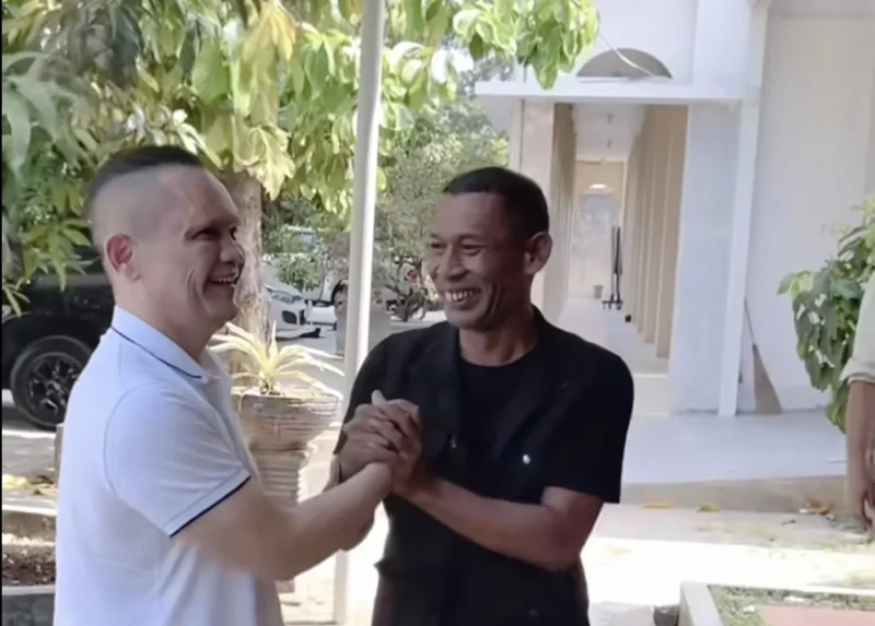 Ketua Dewan Perwakilan Rakyat Aceh (DPRA), Zulfadli (Abang Samalanga), melakukan pertemuan silaturahmi dengan Ketua Mahkamah Kehormatan Dewan (MKD) DPR RI, Nazaruddin Dek Gam, yang berlangsung di Balee Al-Ihsan, kawasan Pango, Banda Aceh, Jumat sore (27/03/2026). Foto: Dok. DPRA