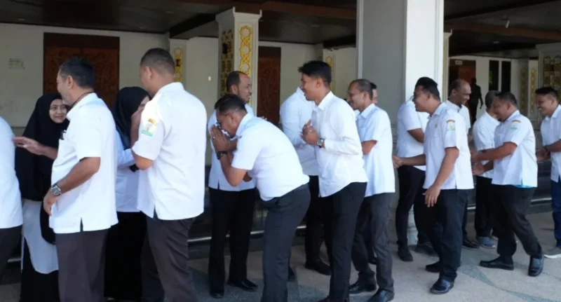 Sekretariat Dewan Perwakilan Rakyat Aceh menggelar apel perdana di halaman kantor Sekretariat DPRA, Rabu (25/03/2026). Foto: Humas DPRA
