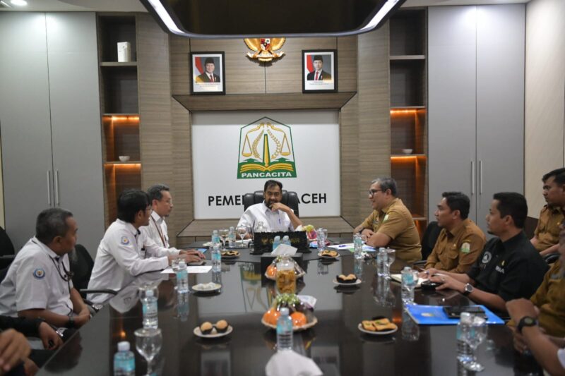 Gubernur Aceh Muzakir Manaf menerima audiensi tim Kementerian Kelautan dan Perikanan (KKP) di Meuligoe Gubernur Aceh, Selasa (5/5/2026). Foto: (Humas Aceh).