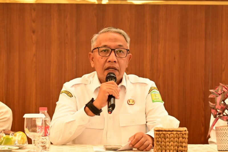 Asisten I Sekda Aceh Besar Farhan AP, membuka kegiatan Pembinaan Pertanahan bagi Imuem Mukim Gelombang II Tahun 2026 di Ilona Boutique Hotel, Rabu (06/05/2026).