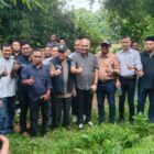 Anggota Banleg DPRK Aceh Besar bersama jajaran PDAM Tirta Mountala Aceh Besar meninjau lokasi pembangunan WTP Seulimuem di Gampong Seuneubok, Kecamatan Seulimuem, Aceh Besar, Kamis (14/05/2026).