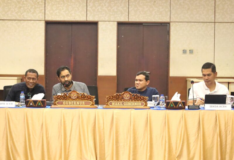 Gubernur Aceh, Muzakir Manaf, di dampingi wakil Gubernur Aceh Fadhlullah SE, Sekda Aceh M. Nasir S.IP, MPA beserta Ketua DPRA, Wakil Ketua & anggota DPRA melakukan Rapat Koordinasi Konsultasi & Pertimbangan DPRA terhadap perubahan Undang-undang No. 11 Tahun 2006 Tentang Pemerintahan Aceh, di Aula Badan Penghubung Pemerintah Aceh, Jakarta, Minggu,24 Mei 2026.Foto: (Humas Aceh)