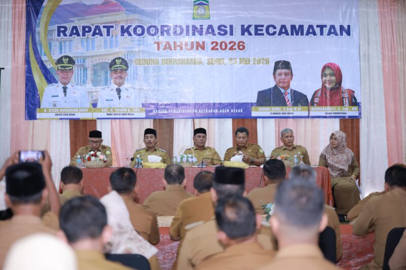 Bupati Aceh Besar H. Muharram Idris (Syech Muharram) menghadiri Rakor Kecamatan Tahun 2026 di Gedung Dekranasda Aceh Besar, Gampong Gani, Senin (25/05/2026).