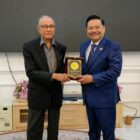 Wakil Menteri Koordinator Bidang Hukum, Hak Asasi Manusia, Imigrasi, dan Pemasyarakatan (Wamenko Kumham Imipas), Otto Hasibuan, melakukan audiensi dengan Wali Nanggroe Aceh, Teungku Malik Mahmud Al-Haythar, di Pendopo Nanggroe, Banda Aceh, Minggu (31/5/2026). (Foto: Dok Ist)