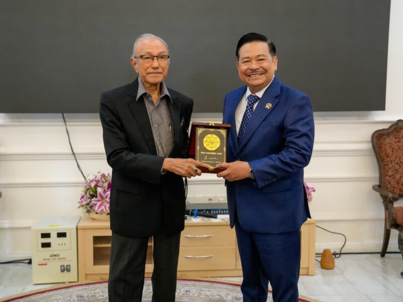 Wakil Menteri Koordinator Bidang Hukum, Hak Asasi Manusia, Imigrasi, dan Pemasyarakatan (Wamenko Kumham Imipas), Otto Hasibuan, melakukan audiensi dengan Wali Nanggroe Aceh, Teungku Malik Mahmud Al-Haythar, di Pendopo Nanggroe, Banda Aceh, Minggu (31/5/2026). (Foto: Dok Ist)