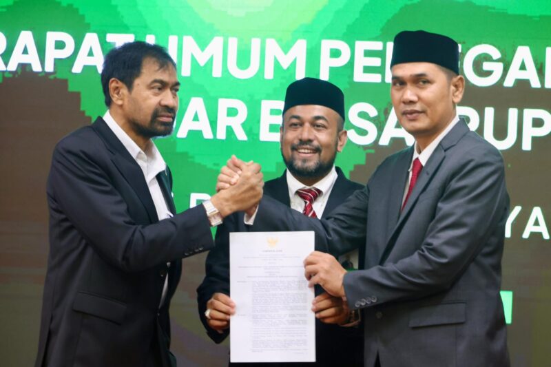 Sekretaris Daerah Aceh, Muhammad Nasir, ditetapkan sebagai Komisaris Utama PT Bank Aceh Syariah periode 2026–2030 dalam RUPSLB yang berlangsung di Pendopo Gubernur Aceh. Foto: (Humas Aceh)