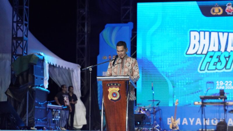 Sekretaris Daerah (Sekda) Aceh, M. Nasir, menutup pergelaran Bhayangkara Fest 2026 di halaman Mapolda Aceh, Senin (23/6/2026) malam. Foto: (Humas Polda Aceh).