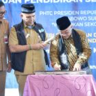 Menteri Pendidikan Dasar da Menengah Prof Abdul Mu'ti didampingi Kadisdik Aceh dan Kadisdik Kota Banda Aceh meresmikan sejumlah sekolah penerima bantuan Program Revitalisasi Sekolah 2026 di Banda Aceh. Program ini memprioritaskan sekolah terdampak bencana, daerah 3T, dan sekolah rusak berat.