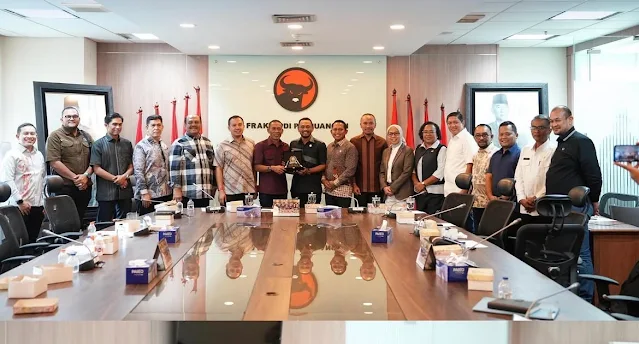 Dewan Perwakilan Rakyat Aceh (DPRA) bersama jajaran pimpinan dan ketua fraksi DPRA melaksanakan audiensi dengan Fraksi Partai Demokrasi Indonesia Perjuangan (PDI-P) DPR RI di Jakarta, Selasa (24/6/2026).Foto :Dok Ist