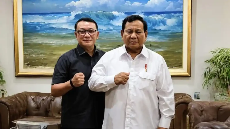 Ketua Umum Garda Mawar, Fauka Noor Farid, foto bersama Presiden RI, Prabowo Subianto. Gambar direkam beberapa waktu lalu.