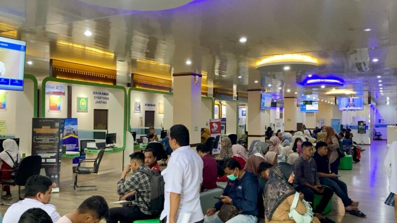 Suasana pelayanan di Mal Pelayanan Publik (MPP) Kabupaten Aceh Besar, Lambaro, Kecamatan Ingin Jaya, Rabu (01/07/2026).