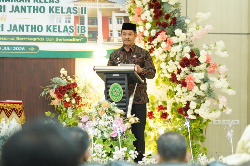 Wakil Bupati Aceh Besar Drs H Syukri menghadiri peresmian Kenaikan Kelas Pengadilan Negeri Jantho dari Kelas II menjadi Pengadilan Negeri Jantho Kelas IB di kompleks Pengadilan Negeri Jantho, Kamis (09/06/2026). 
