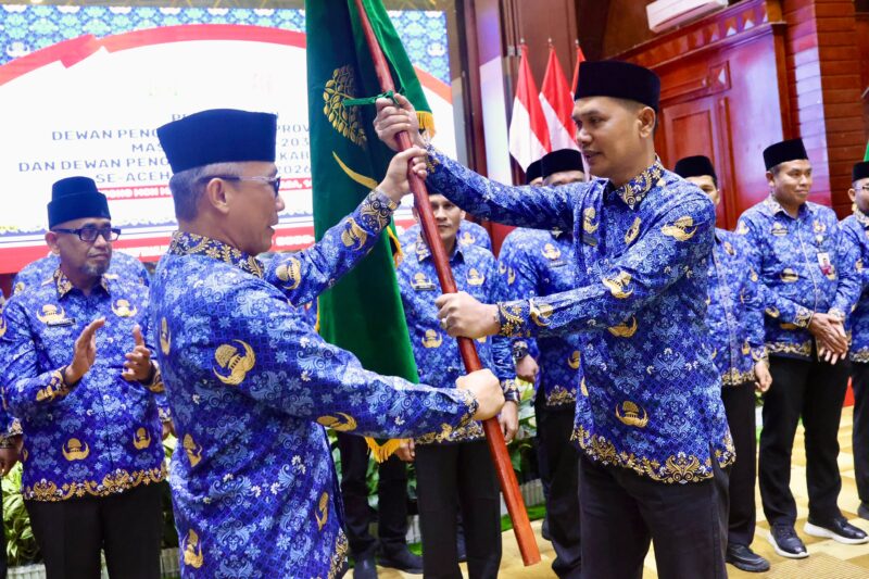 Ketua Umum Dewan Pengurus KORPRI Nasional, Prof. Zudan Arif Fakrullah, melantik Sekretaris Daerah Aceh Muhammad Nasir sebagai Ketua Dewan Pengurus KORPRI Aceh masa bakti 2025–2030 di Anjong Mon Mata, Kompleks Meuligoe Gubernur Aceh, Selasa (14/7/2026). Foto: (Humas Aceh).