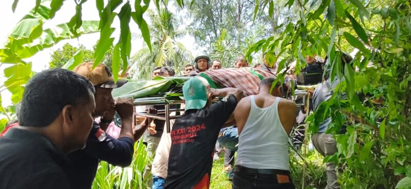 Evaluasi jenazah seorang wanita muda di Sungai Krueng Aceh.Foto:(Humas Polresta Banda Aceh)