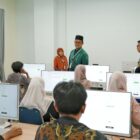 Wakil Rektor Bidang Akademik dan Kelembagaan UIN Ar-Raniry, Prof. Muhammad Yasir Yusuf, saat melakukan monitoring jalannya ujian Penerimaan Mahasiswa Baru (PMB) Reguler SSE di salah satu laboratorium komputer kampus setempat, Banda Aceh, Rabu (15/7/2026).Foto:Dok Ist