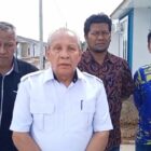 Plt Direktur Utama PDAM Tirta Mountala Ir. Yusmadi, MM, didampingi Direktur Umum Devid Zainal, SE, bersama tim teknis meninjau lokasi proyek perumahan di kawasan Neuheun, Kecamatan Baitussalam, Aceh Besar, yang diduga menggunakan air PDAM Tirta Mountala tanpa melalui prosedur resmi, Rabu (15/7/2026).