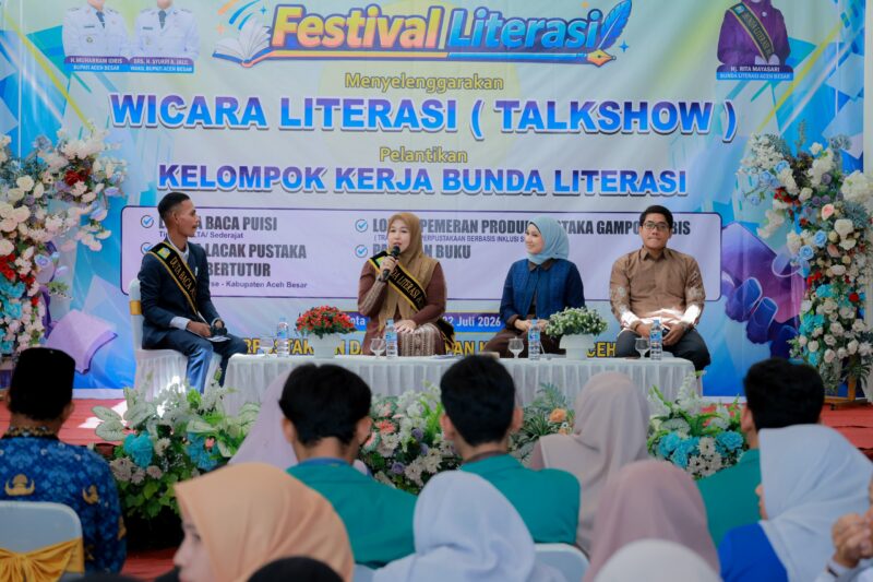 Bunda Literasi Aceh Besar Hj. Rita Mayasari secara resmi membuka Festival Literasi Aceh Besar 2026, di Kota Jantho, Senin (20/07/2026).