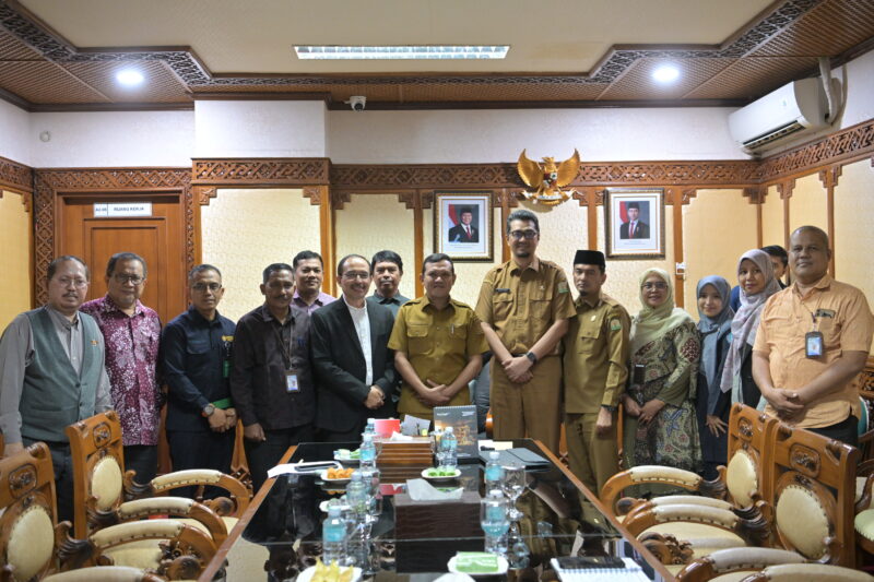 Wakil Gubernur Aceh Fadhlullah menerima audiensi Kepala LLDIKTI Wilayah XIII Aceh Rizal Munadi bersama para pimpinan Perguruan Tinggi Swasta (PTS) se-Aceh di ruang rapat Wakil Gubernur Aceh, Selasa (21/7/2026). Foto: (Humas Aceh).