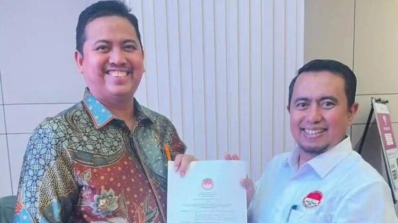 Ketua Fraksi PKS DPRK Banda Aceh, Tuanku Muhammad saat menerima SK penetapan dirinya sebagai sebagai Ketua Dewan Pimpinan Wilayah (DPW) GEMA KEADILAN Aceh, dalam Munas itu berlangsung di Jakarta, Kamis (16/7/2026).Foto:(Humas DPRK Banda Aceh)