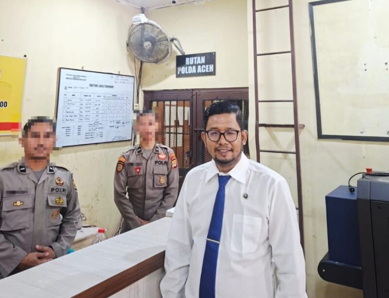 Praktisi hukum Muhammad Zubir, S.H., M.H., saat mengunjungi sel tahanan Polda Aceh, Kamis (20/8/2026).