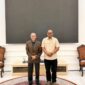 Wali Nanggroe Aceh Malik Mahmud bersama Direktur Jenderal Bina Administrasi Kewilayahan Kemendagri, Safrizal ZA, dalam pertemuan di Penang, Malaysia.