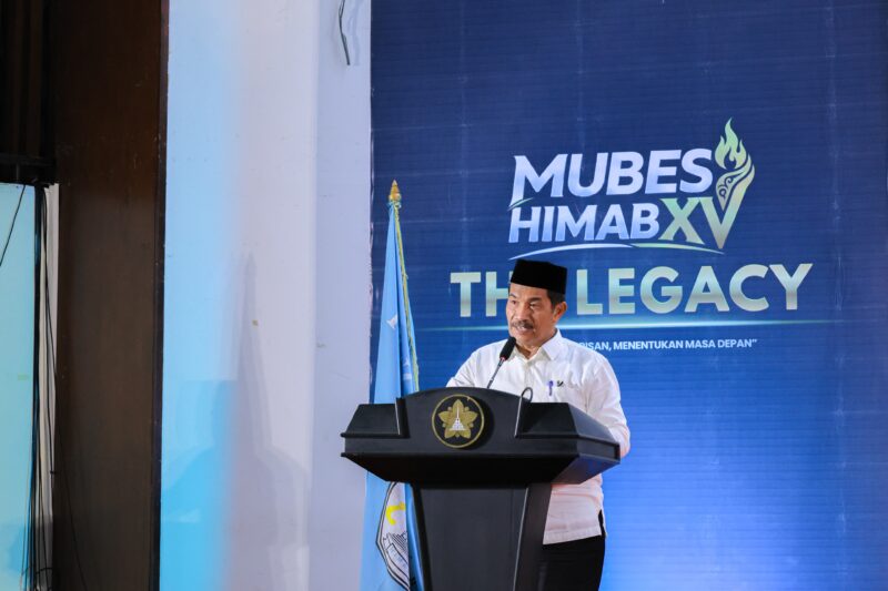 Wakil Bupati Aceh Besar, Drs. Syukri A. Jalil saat membuka Musyawarah Besar HIMAB Tahun 2026 di AAC Dayan Dawood, Ahad (20/9/2026) malam. Foto/ MC Aceh Besar