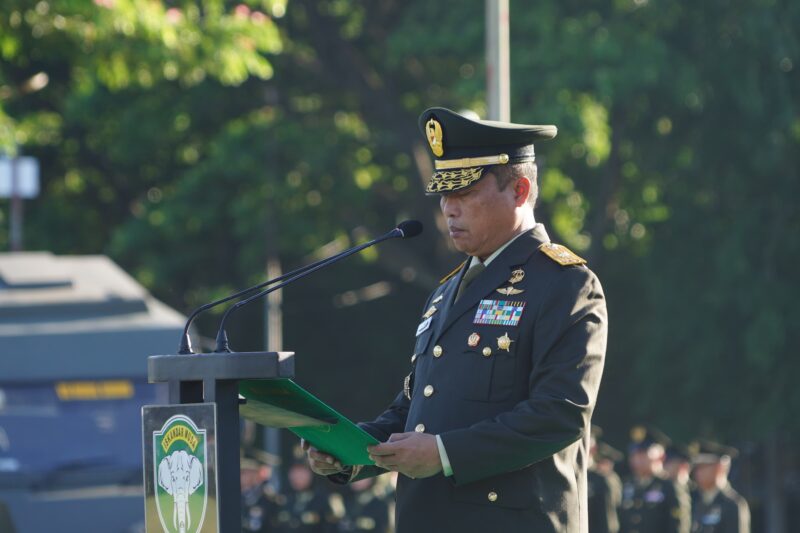 Irdam IM Brigjen TNI Heri Purwanto memimpin Upacara Peringatan Hari Kesaktian Pancasila 2026 di Lapangan Blang Padang, Banda Aceh, Kamis (1/10/2026). Foto: Dok. Kodam IM